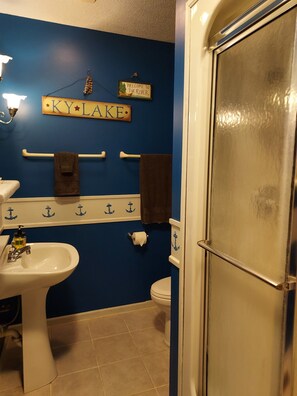 Bathroom - KY LAKE HOME SWEET HOME 3-bedroom, 2 Bath house with AC in charming Aurora (Benton)