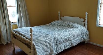 KY LAKE HOME SWEET HOME 3-bedroom, 2 Bath house with AC in charming Aurora