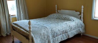 KY LAKE HOME SWEET HOME 3-bedroom, 2 Bath house with AC in charming Aurora