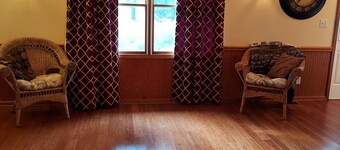 KY LAKE HOME SWEET HOME 3-bedroom, 2 Bath house with AC in charming Aurora