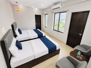 Deluxe Triple Room, Air conditioning | Hypo-allergenic bedding, desk, soundproofing, free WiFi - Hotel Kaffal & Restaurant Rudraprayag (Rudraprayag)