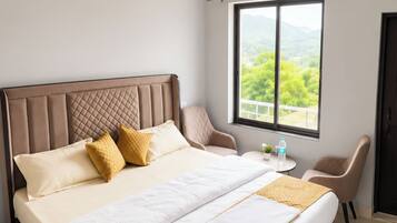 Ropa de cama hipoalergénica, escritorio y sistema de insonorización