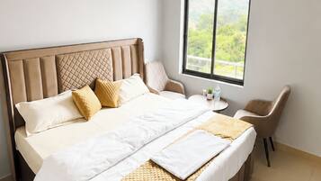 Ropa de cama hipoalergénica, escritorio y sistema de insonorización