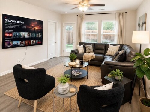 Newly Built Extended Stay By Lake | Patio, Grill