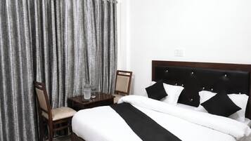 Habitación doble Deluxe, aire acondicionado | Ropa de cama hipoalergénica, escritorio, insonorización y wifi gratis
