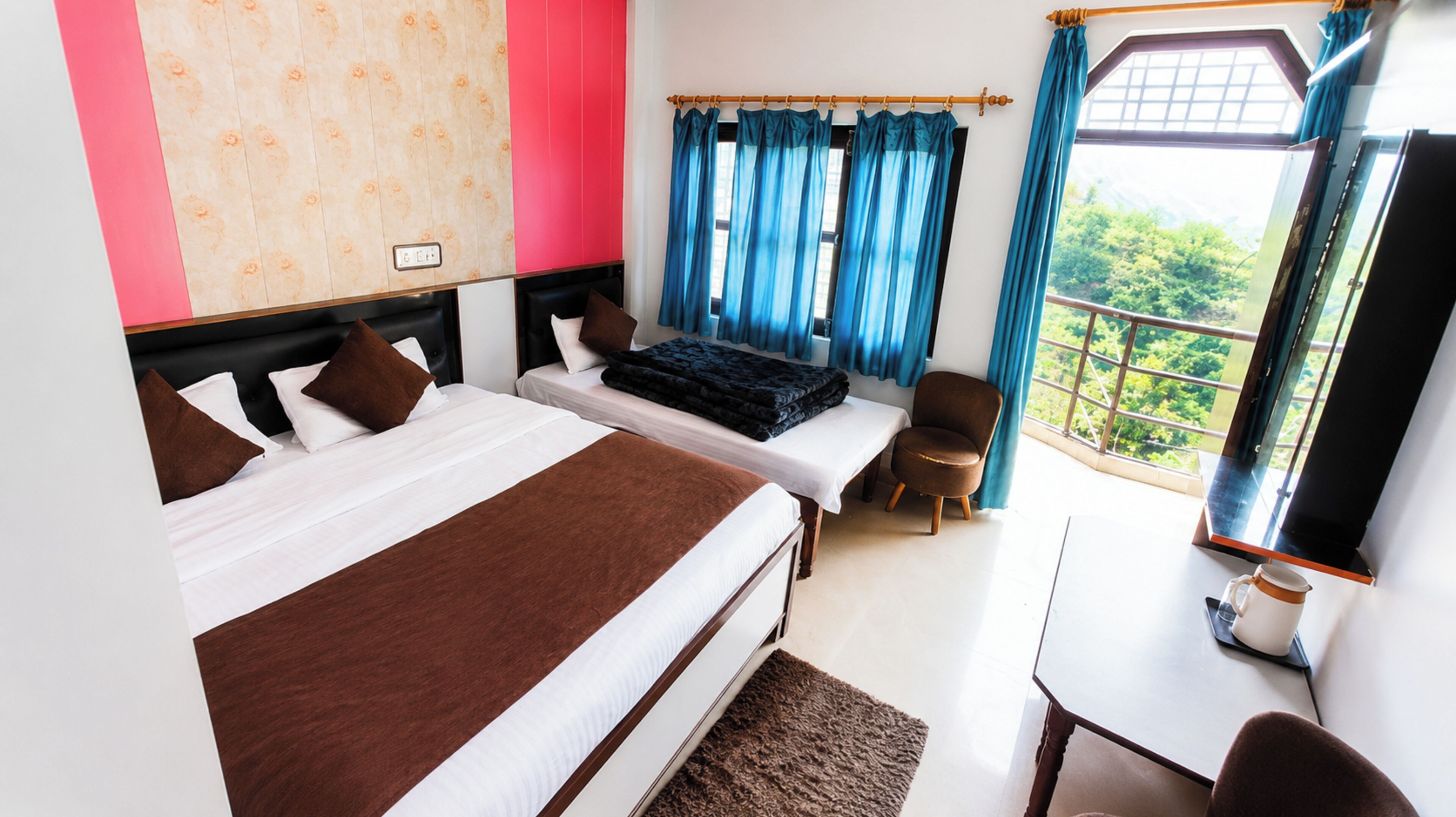 Deluxe Triple Room, Air conditioning | Hypo-allergenic bedding, desk, soundproofing, free WiFi