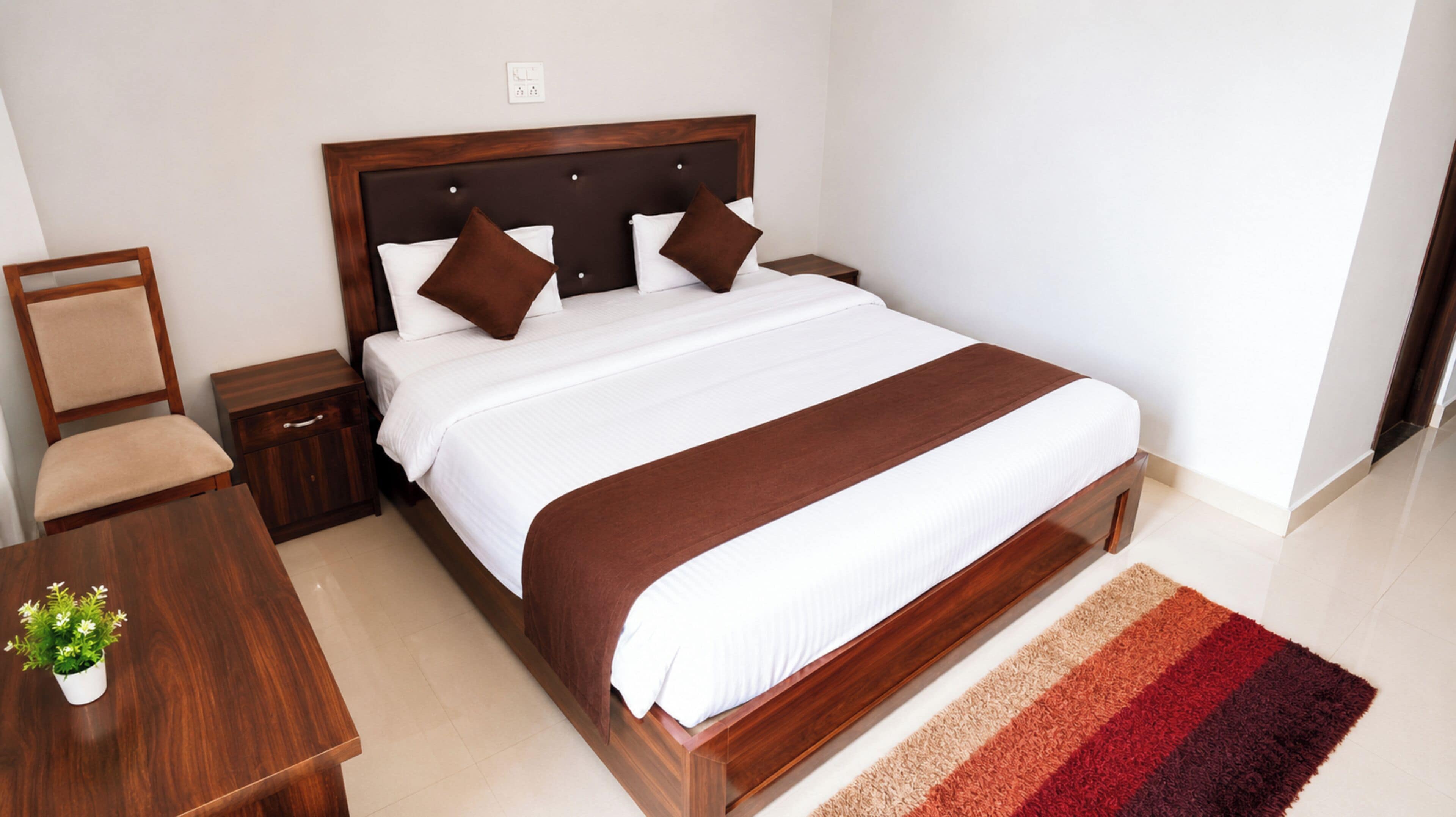 Deluxe Double Room, Air conditioning | Hypo-allergenic bedding available, desk, soundproofing, WiFi (free)