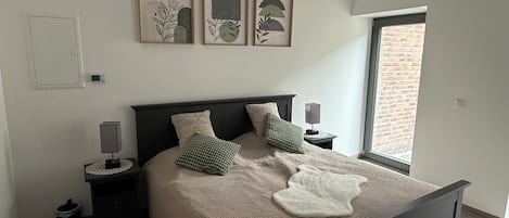 2 室のベッドルーム、WiFi (無料)