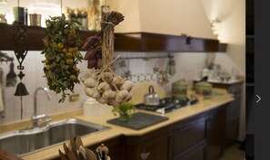Private kitchen - Vrbo Property (Battipaglia)