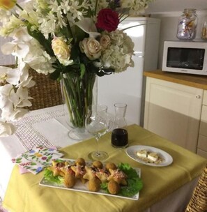 Dining - Vrbo Property (Battipaglia)