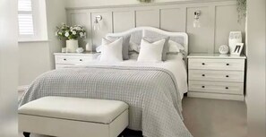 Iron/ironing board, WiFi, bed sheets - Vrbo Property (Battipaglia)