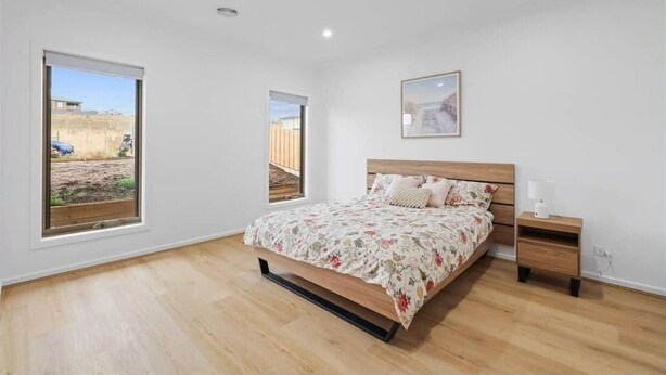 4 habitaciones, tabla de planchar con plancha, wifi y ropa de cama 