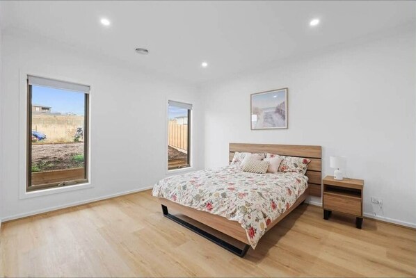 4 habitaciones, tabla de planchar con plancha, wifi y ropa de cama 