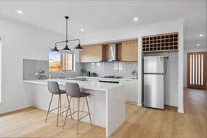 Private kitchen - Stay @ the K's — San Remo Getaway Near Phillip Island (San Remo)