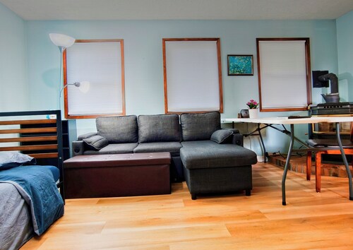 Lovely 1-bedroom suite