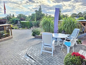 Outdoor dining - Vrbo Property (Groß Stieten)