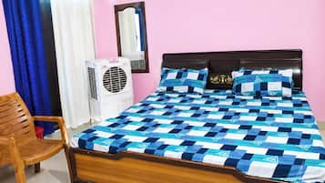 Ropa de cama hipoalergénica, escritorio y sistema de insonorización