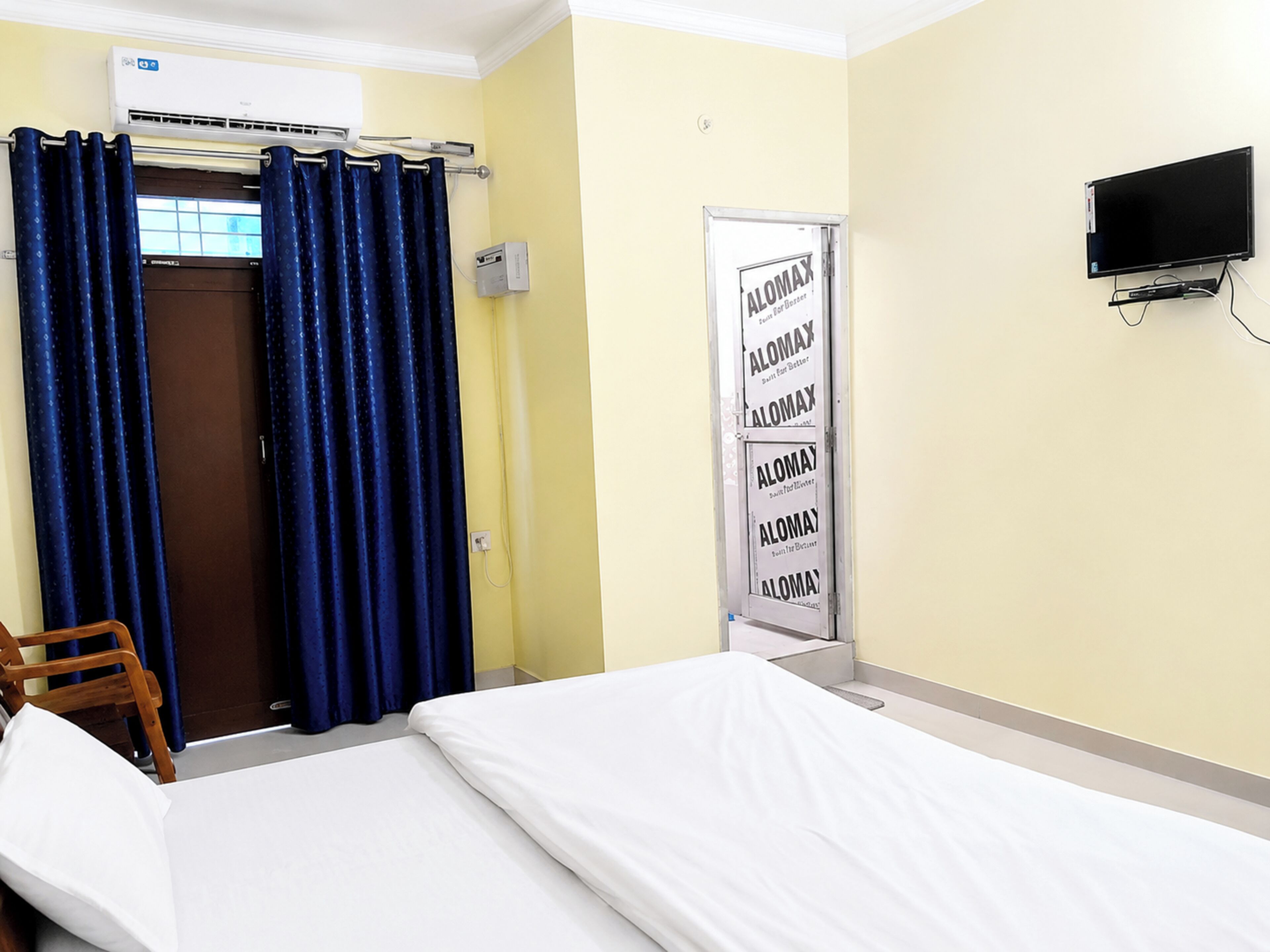 Roupas de cama antialérgicas, escrivaninha, quartos à prova de som