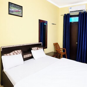 Deluxe tweepersoonskamer, airconditioning | Hypoallergeen beddengoed, een bureau, geluiddichte muren, gratis wifi