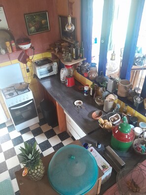 Private kitchen - Vrbo Property (Vanlay)