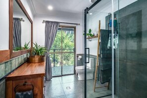 Dusche, Handtücher, Seife, Toilettenpapier