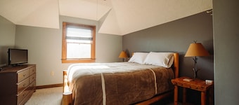 "Liberty Lodge" - Sleeps 24 near the park with huge Game Room, Pool, Hot tub etc