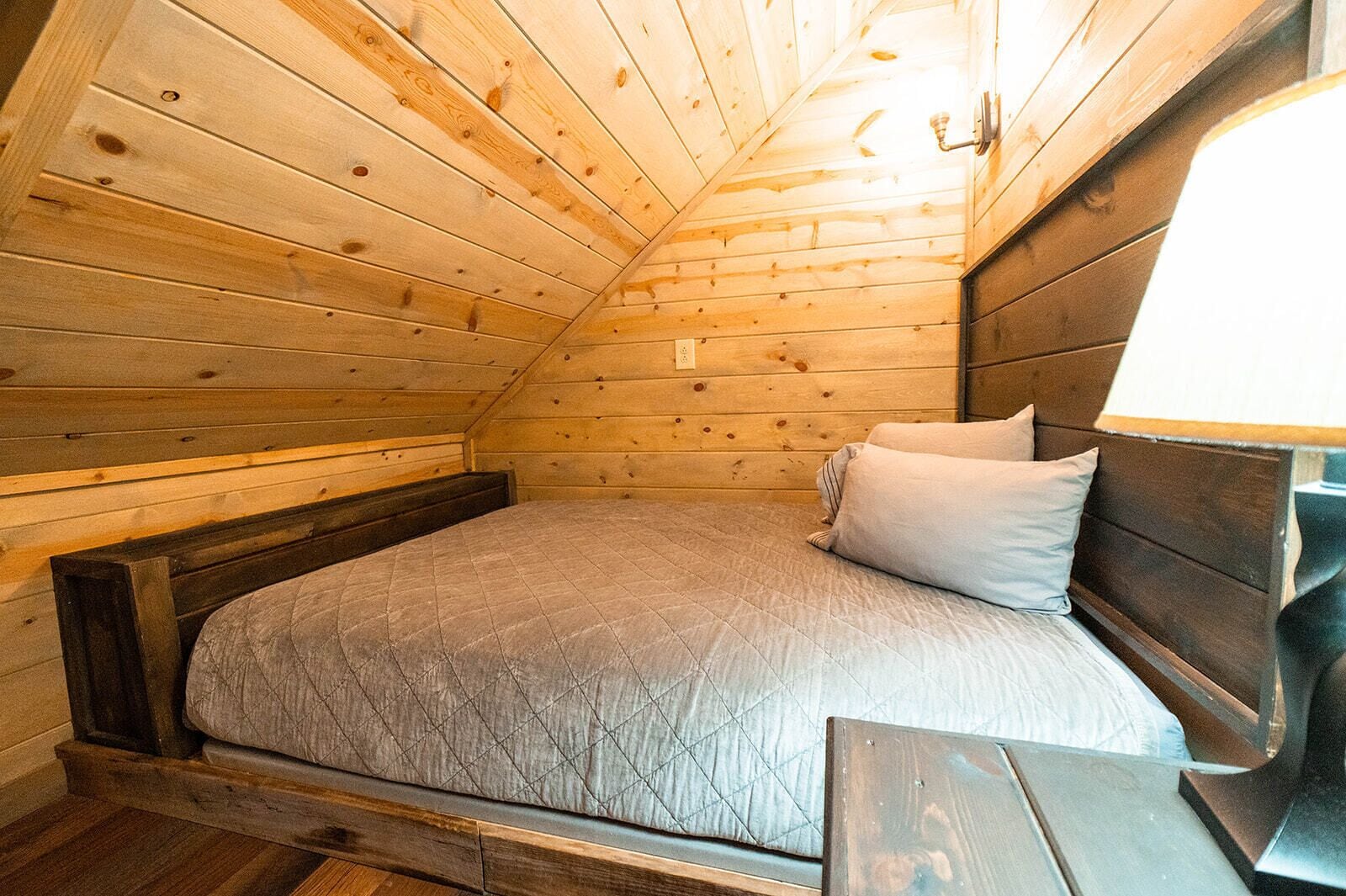 6 bedrooms, iron/ironing board, travel crib, WiFi (free)