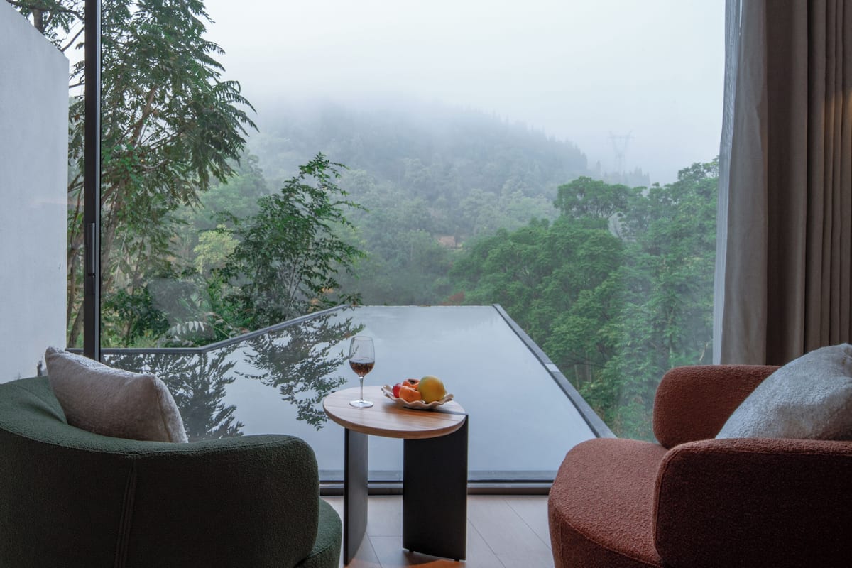 Luxury Suite, Balcony, Hill View