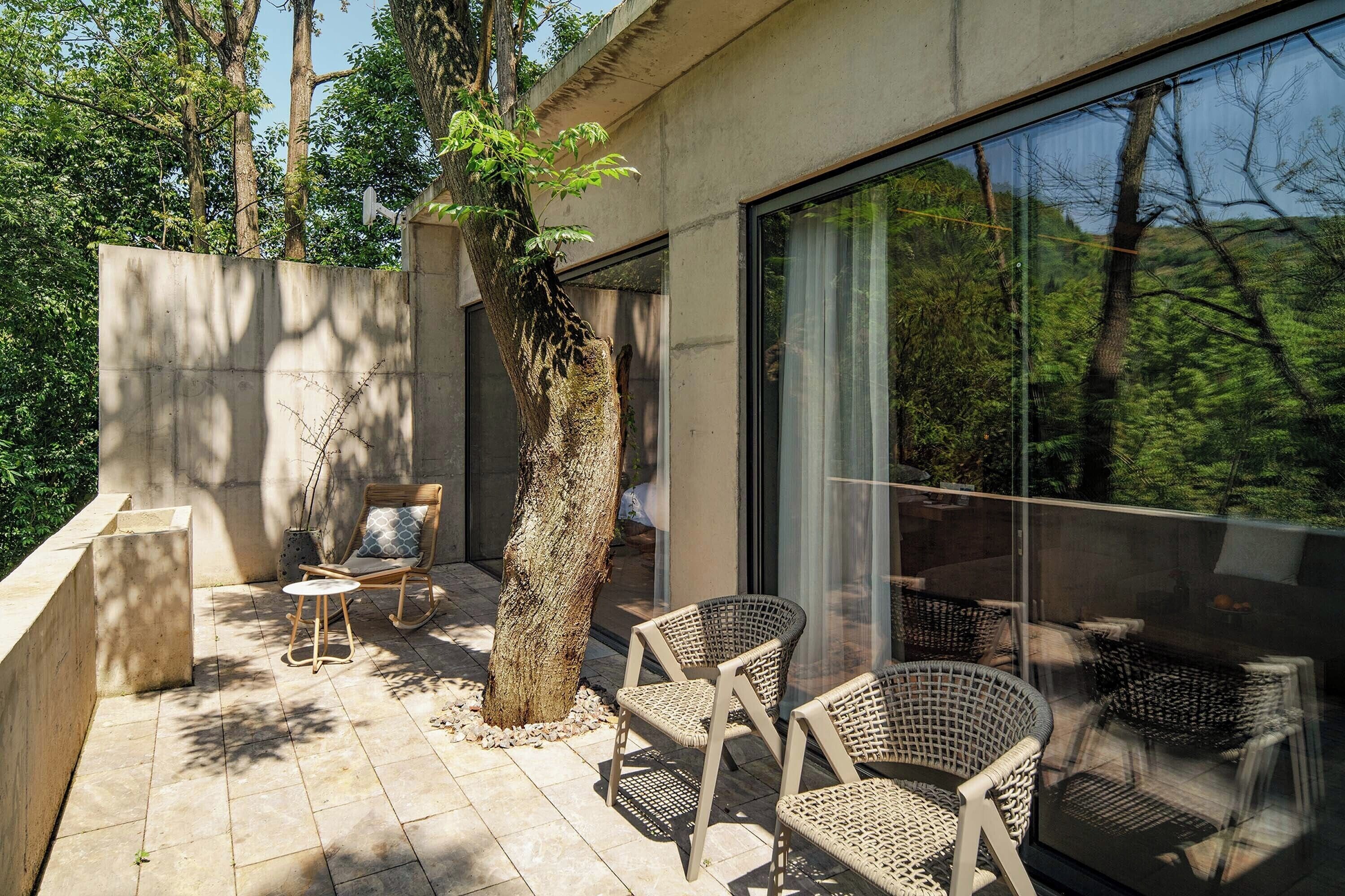 Habitación doble de lujo, balcón, vista a la colina | Terraza o patio