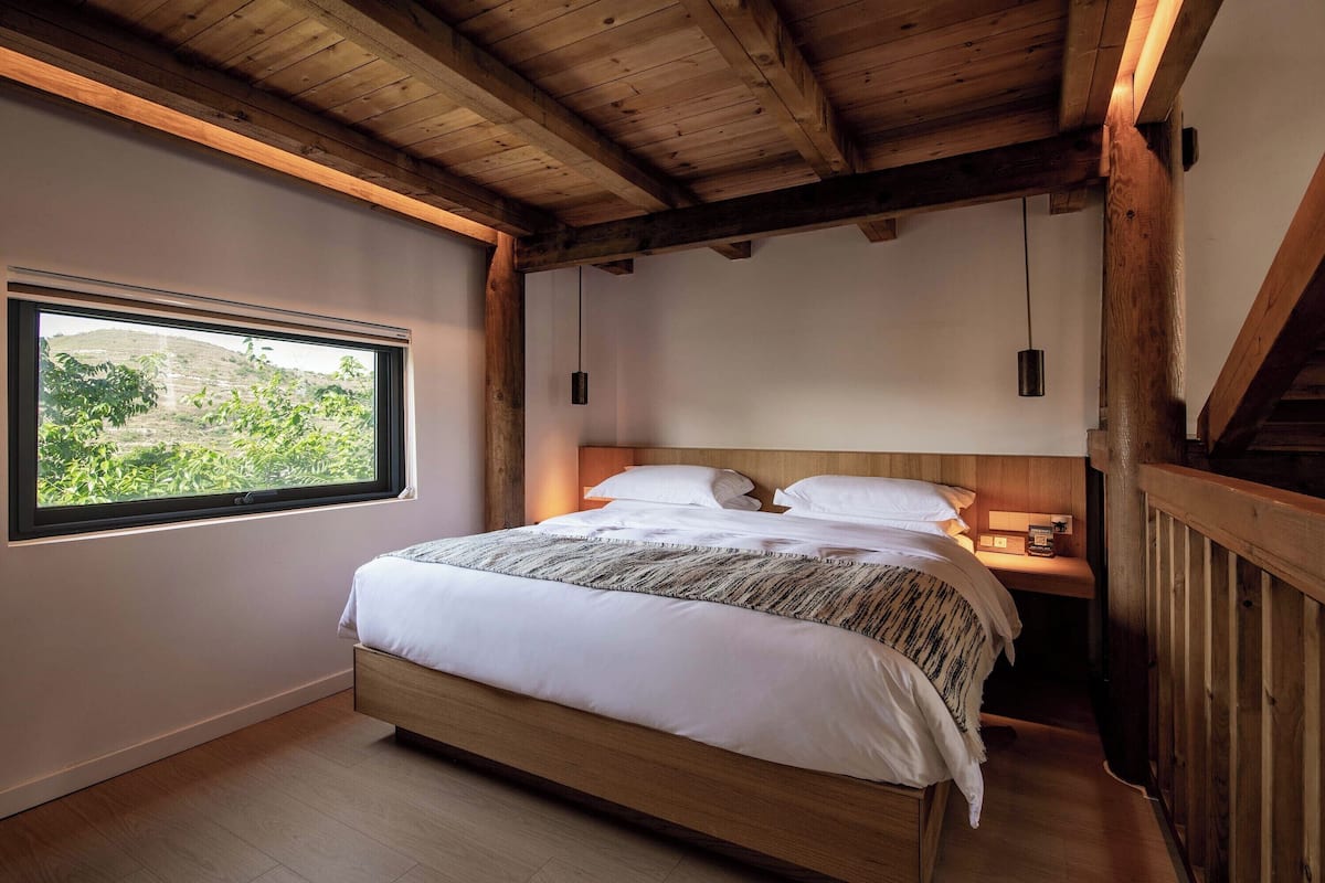 Premier Suite, Balcony, Hill View