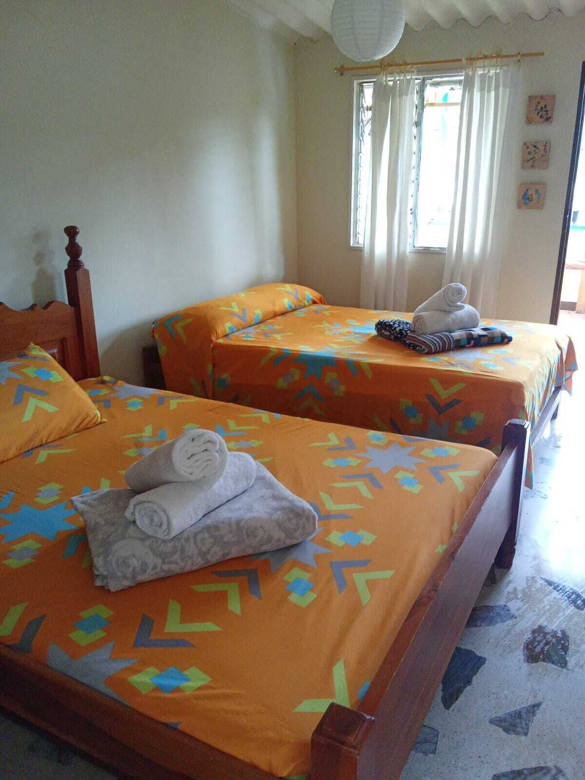 1 dormitorio y ropa de cama