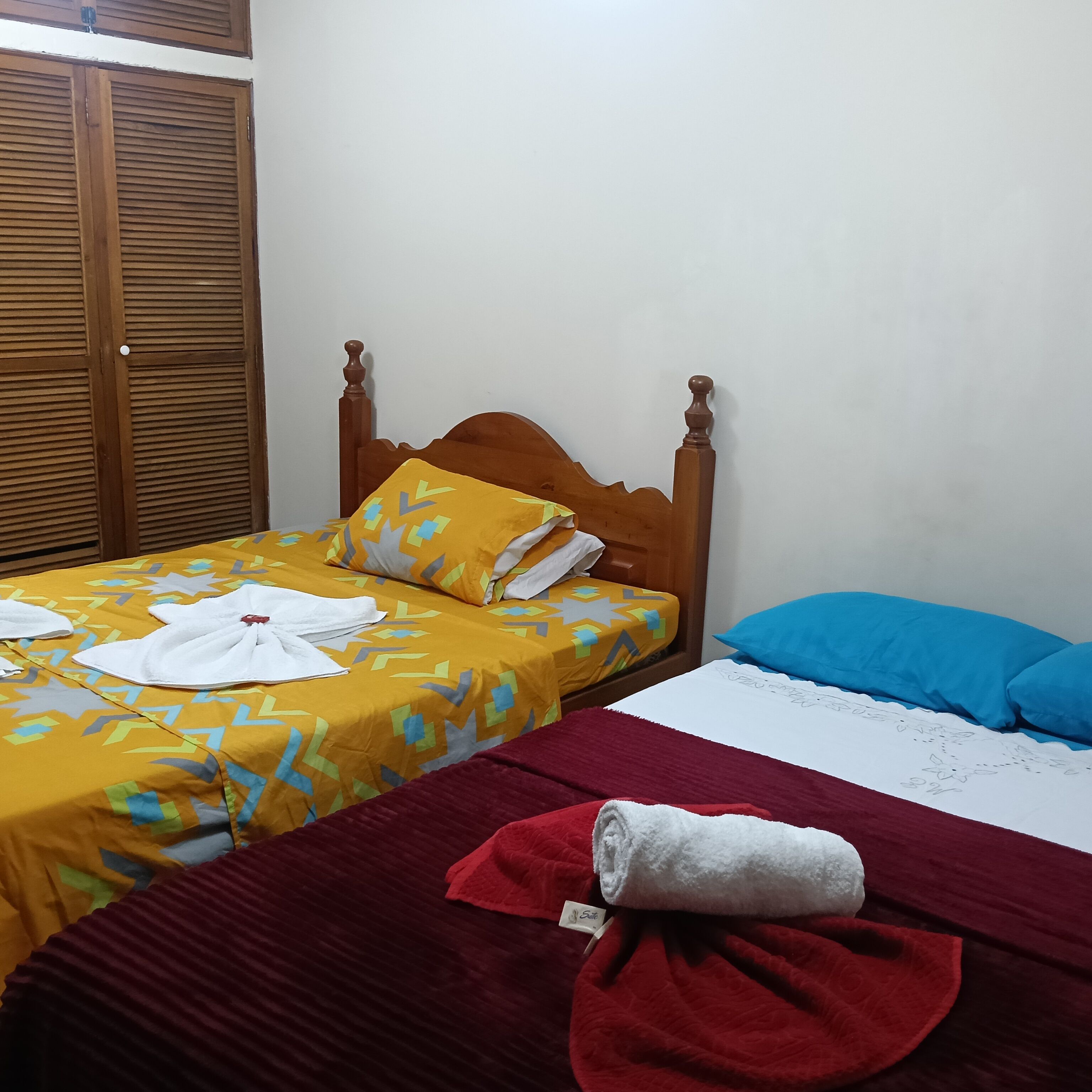 1 dormitorio y ropa de cama