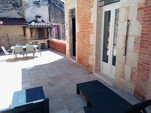 Outdoor dining - Vrbo Property (Puy-l'Évêque)