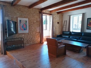 Living area - Vrbo Property (Puy-l'Évêque)
