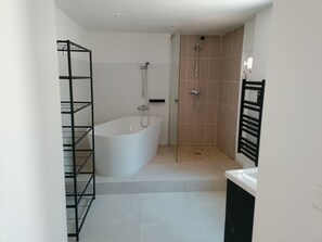 Bathroom - Vrbo Property (Puy-l'Évêque)