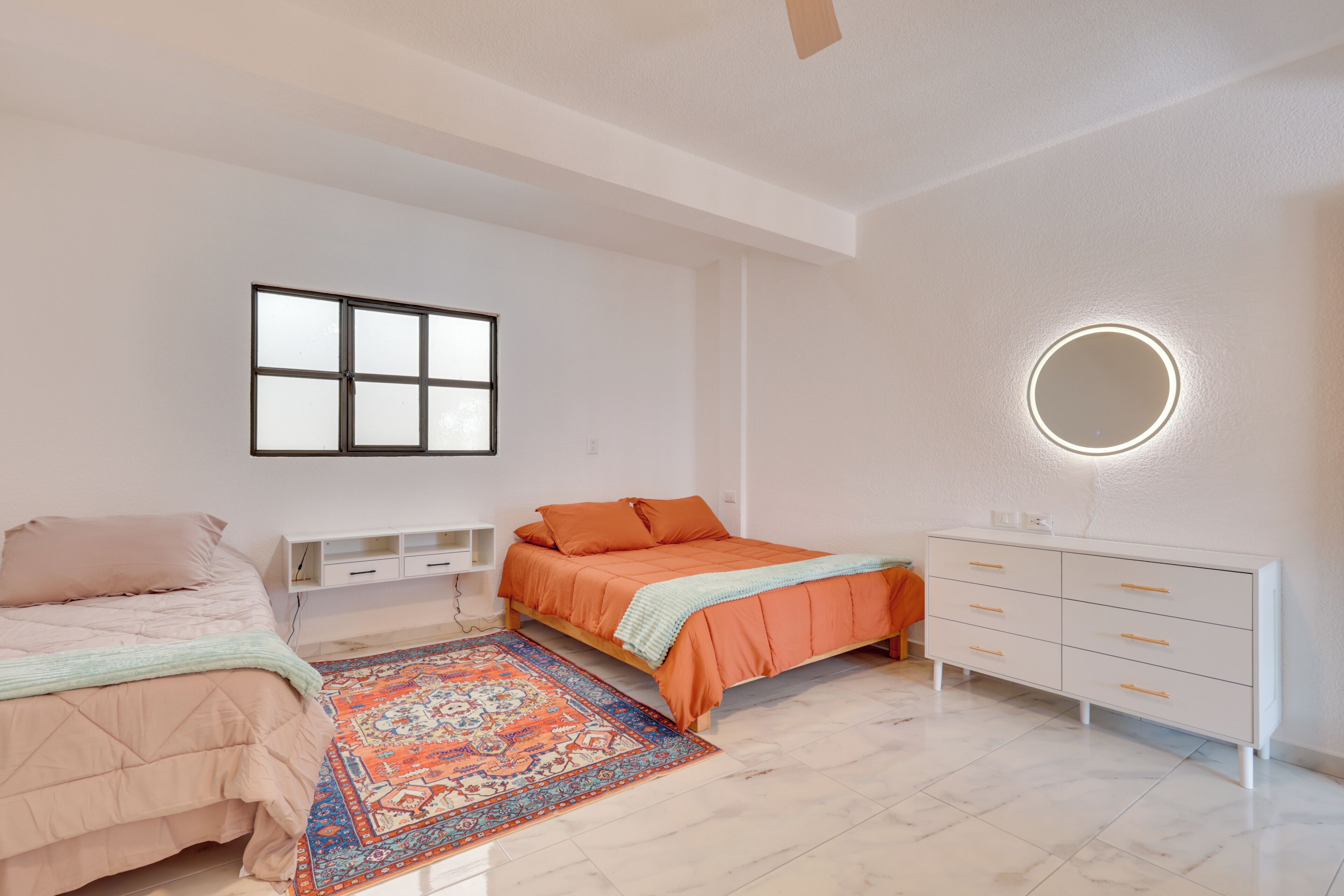 3 chambres, fer et planche à repasser, accès Internet, draps fournis