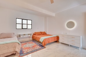 3 bedrooms, iron/ironing board, Internet, bed sheets
