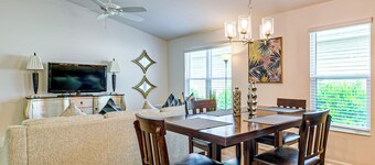 Community Pools, Golf & More! Home in The Villages