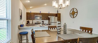 Community Pools, Golf & More! Home in The Villages