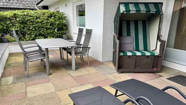 Outdoor dining - Reiherweg, Apartment 1 - Beautiful 2-room vacation apartment with a terrace, quiet and (Sylt)