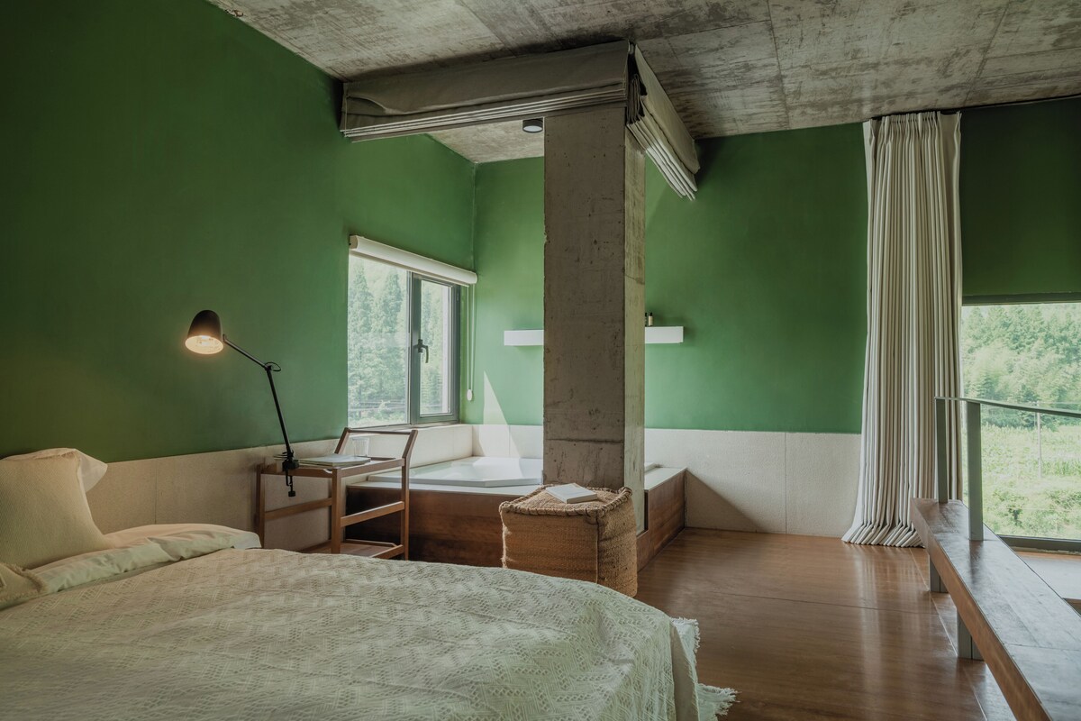 Deluxe Double Room, Balcony, Mountain View | Laptop workspace, WiFi (free)