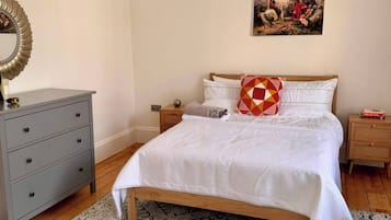 4 Schlafzimmer, Bügeleisen/Bügelbrett, Internetzugang, Bettwäsche