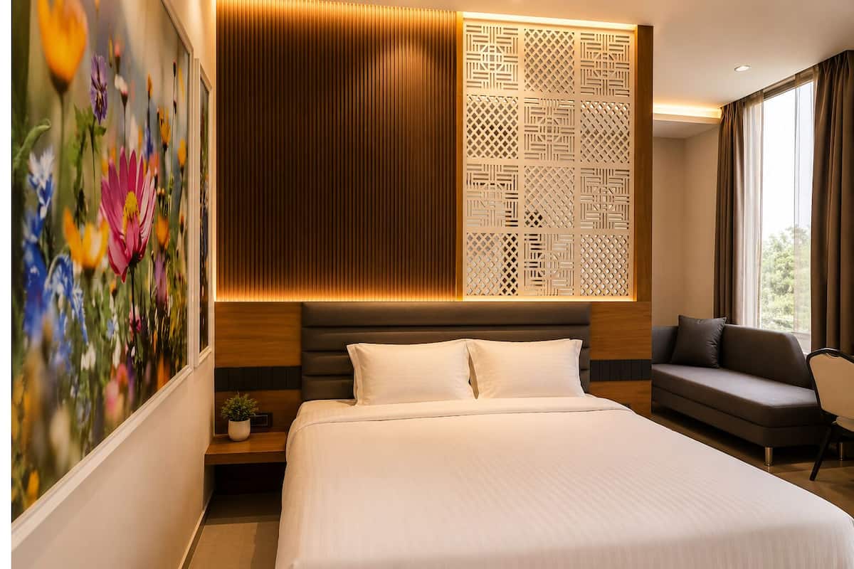 Studio Suite | Desk, laptop workspace, iron/ironing board (on request), WiFi (free)