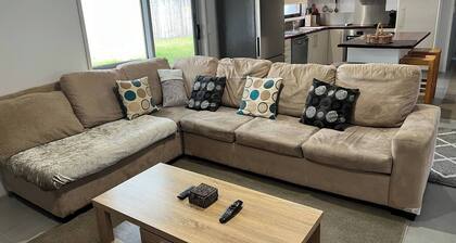 unité privée de 2 chambres avec cour arrière fermée