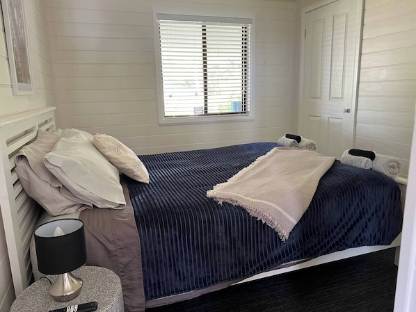 3 bedrooms, iron/ironing board, Internet, bed sheets