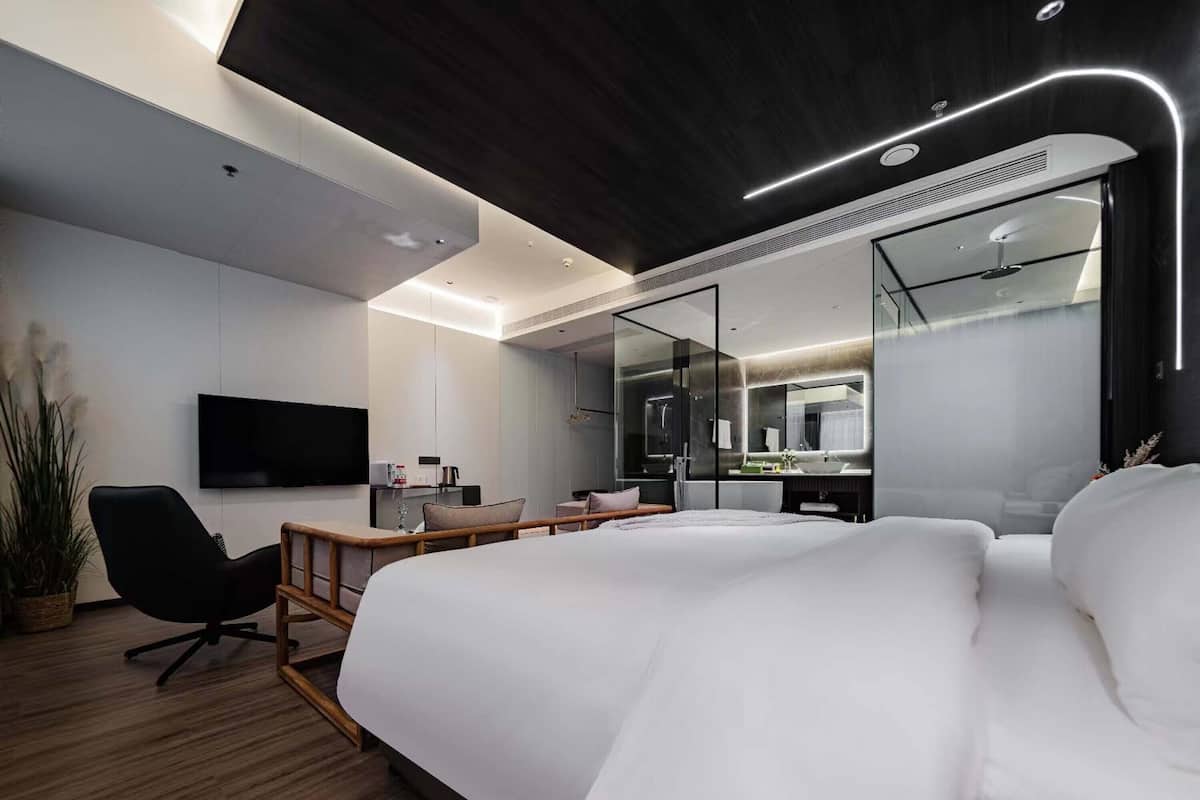 City Suite, City View | Desk, laptop workspace, blackout drapes, WiFi (free)