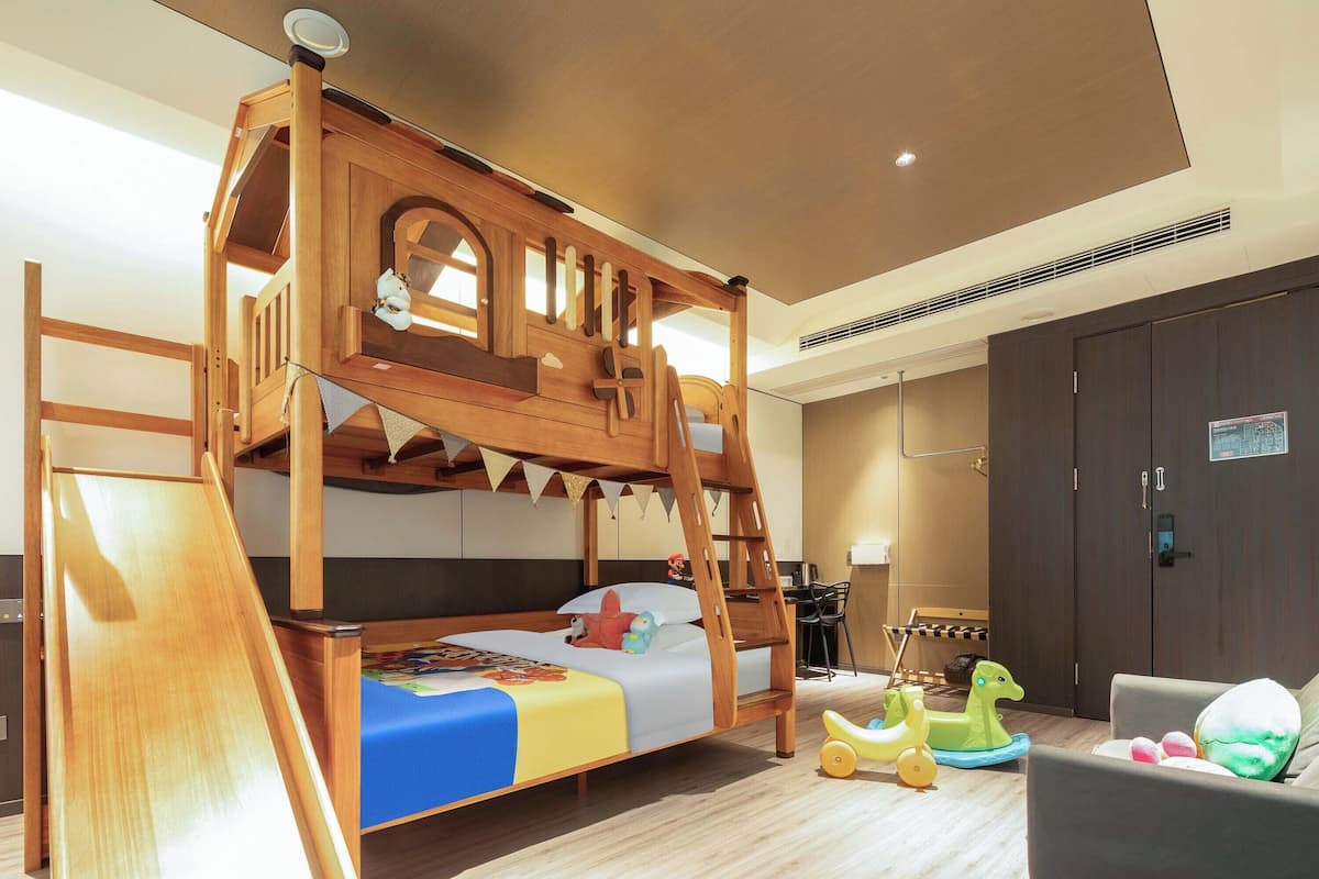 Signature Suite, City View | Desk, laptop workspace, blackout drapes, WiFi (free)