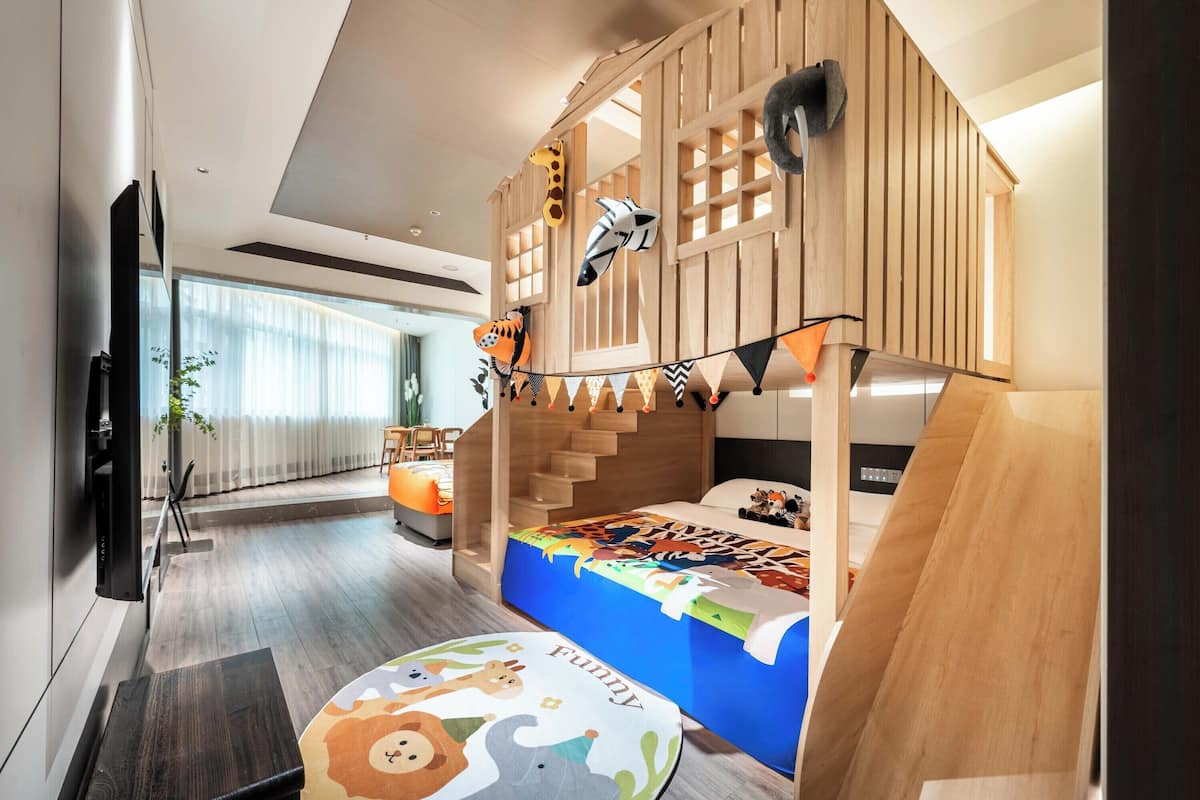 Exclusive Suite, City View | Desk, laptop workspace, blackout drapes, WiFi (free)