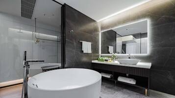 Superior-Suite, Stadtblick | Badezimmer