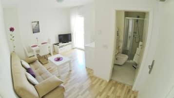 Apartment, 1 Bedroom, Non Smoking, Balcony | Living area